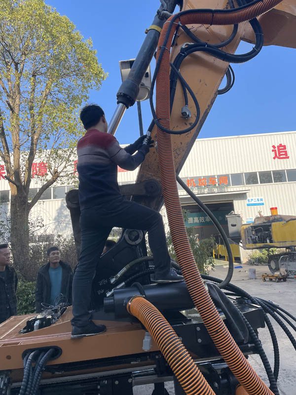 大型機載式巖石分裂機