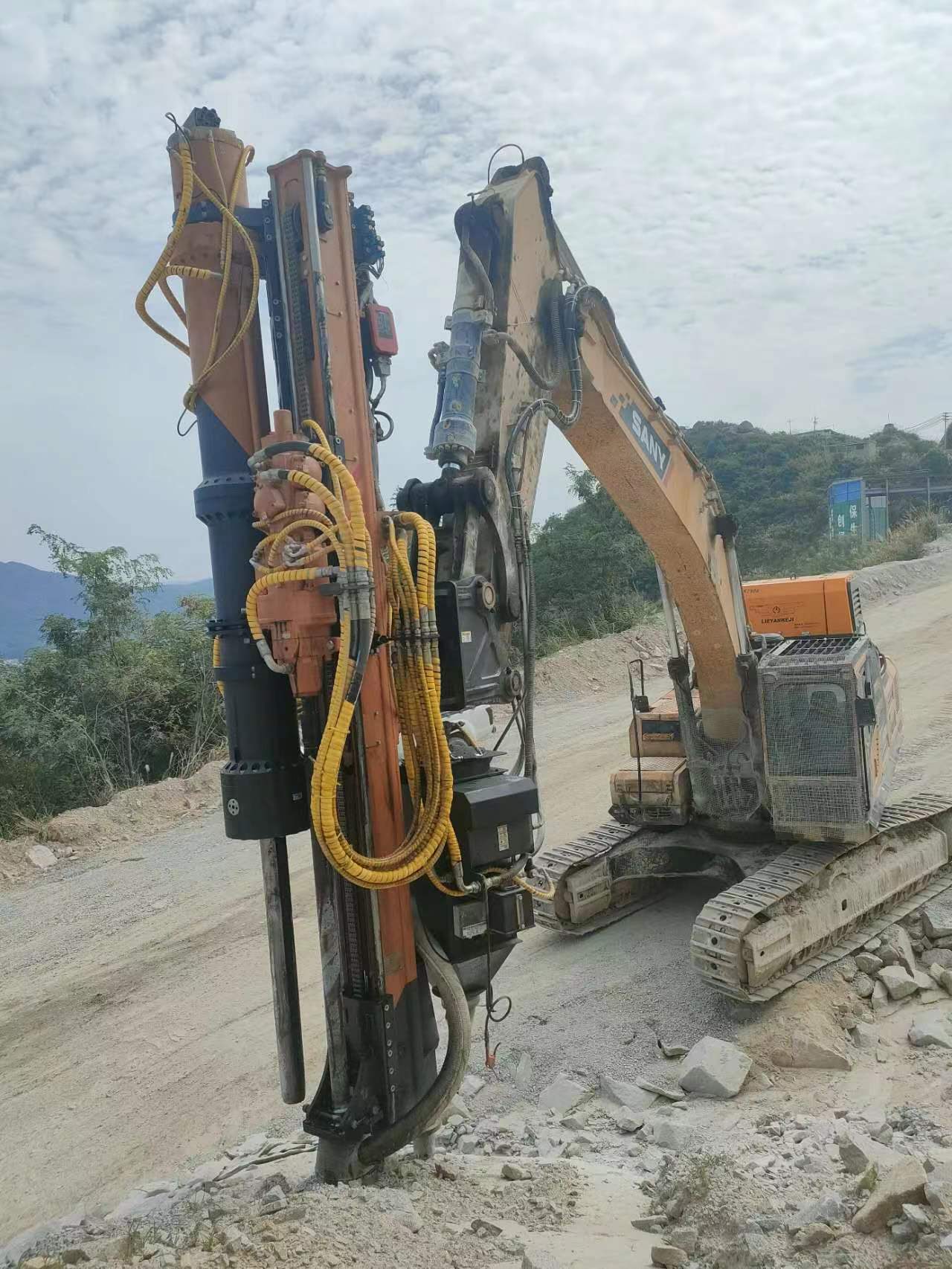 巖石劈裂鉆孔一體機(jī)